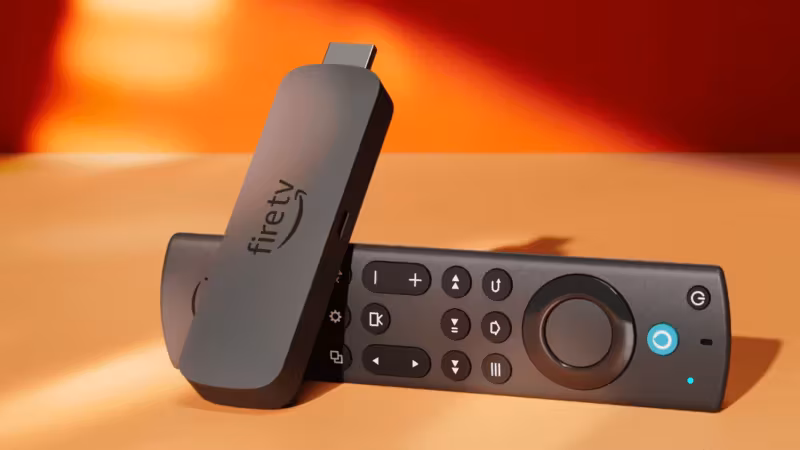 Пульт Fire TV с логотипом Amazon и клавишами управления