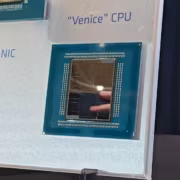 Процессор AMD EPYC Venice и его упаковка