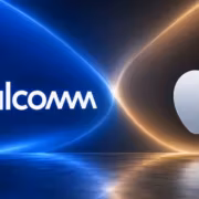 Логотипы Qualcomm и Apple на фоне световых линий
