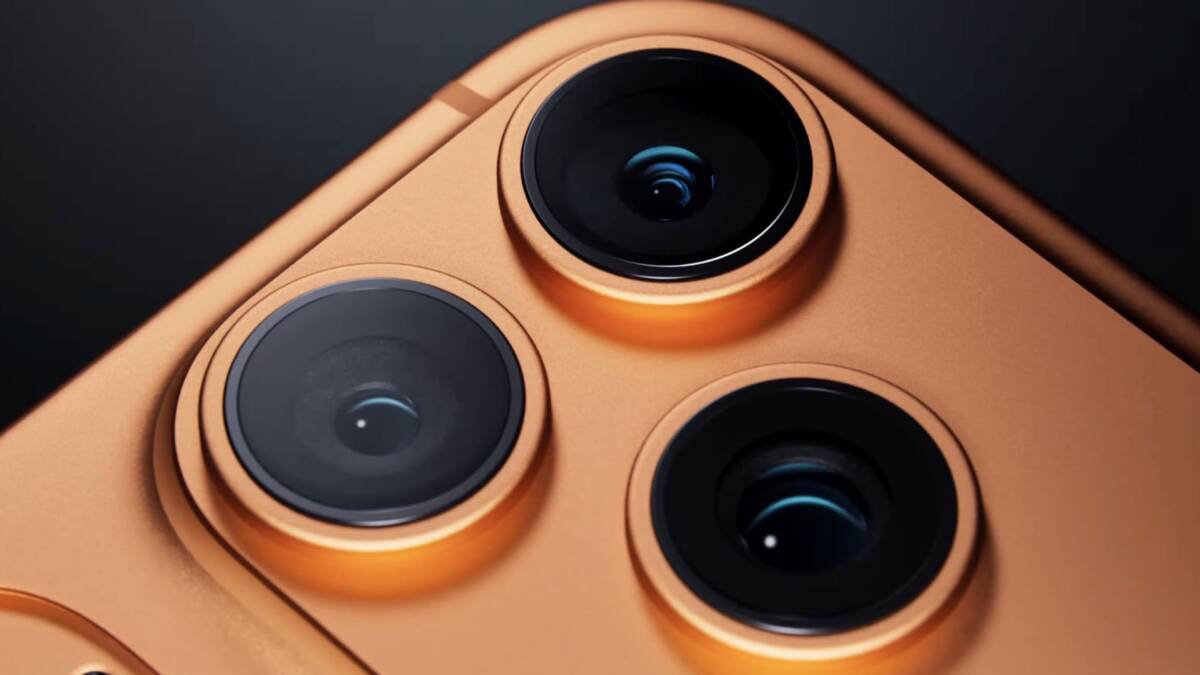 Три камеры iPhone Apple устройство с золотым корпусом