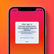 Экран iPhone с диалогом разрешения App Tracking Transparency