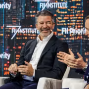 Atoms Трэвиса Каланика может выйти на рынок роботакси после раунда на $1,7 млрд 1 Трэвис Каланик на конференции с роботакси