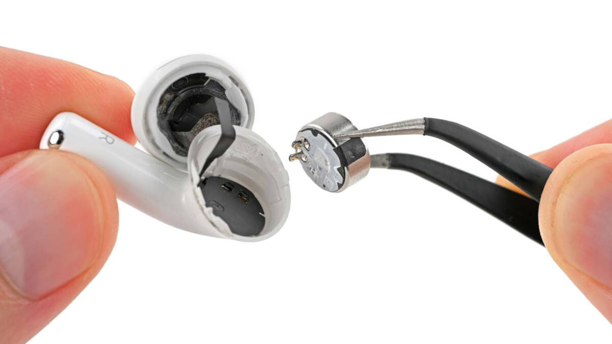 Разборка зарядного футляра для AirPods 5 разборка