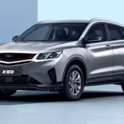 Кроссовер Belgee X50 серебристый автомобиль на фоне