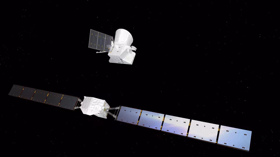 Космический аппарат BepiColombo в тёмном космосе