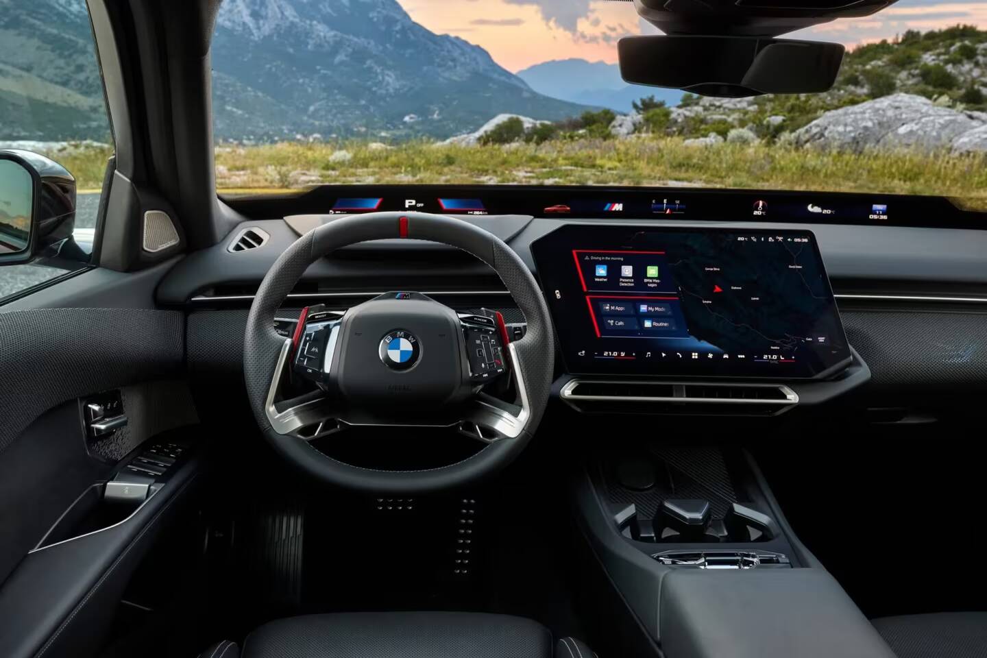 Интерьер BMW 3 серии с мультимедийным экраном и рулём