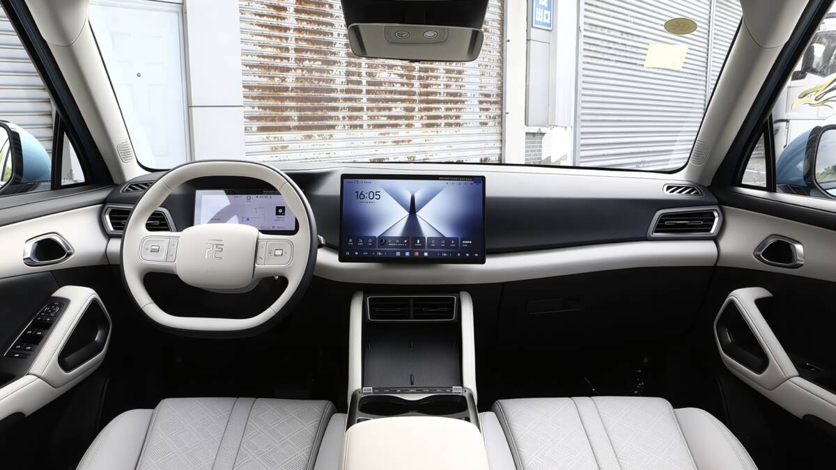 Интерьер автомобиля BYD Atto 2, приборная панель и дисплей