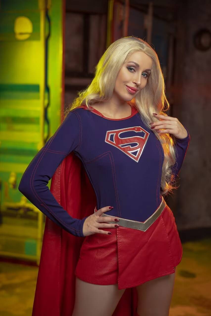 Лера Химера в костюме Супергёрл из DC