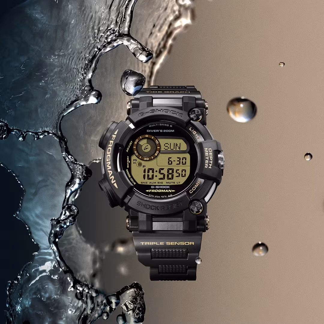Casio показала премиальные Frogman и Mudmaster для суровых условий 4 Цифровые часы G-Shock Frogman на водной поверхности