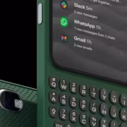 Кнопочный телефон с клавиатурой и дисплеем Nokia Communicator