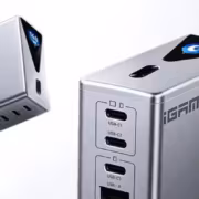 зарядка iGame Armor G114 с дисплеем и портами