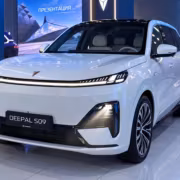 Deepal S09 вышел в России с запасом хода более 1000 км 6 Электромобиль Deepal S09 на выставке в России