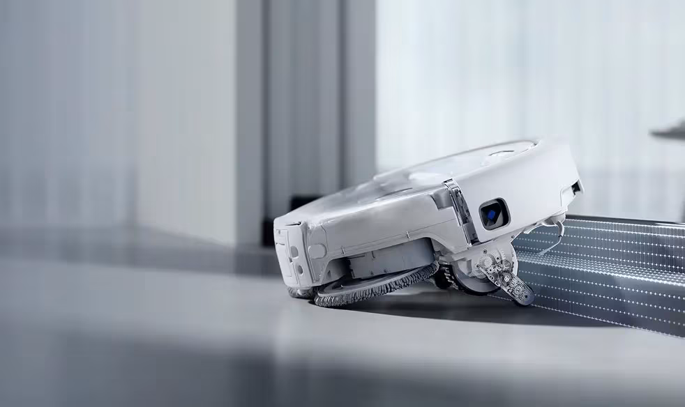 DJI Romo 2 умеет перелезать через пороги и отключать облако 3 Робот DJI Romo 2 на гладкой поверхности