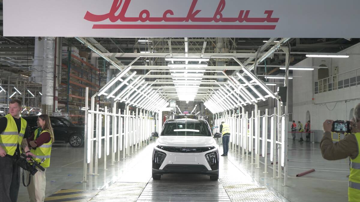 Электромобиль «Атом» вышел в массовое производство с запасом хода 500 км 5 Автомобиль электромобиль Атом на конвейере в цехе