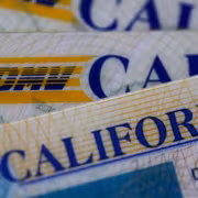 Куча паспортов California с логотипом USPS