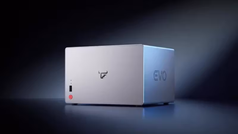 Компьютер Feiniu Evo 4 Pro с корпусом серебристого цвета