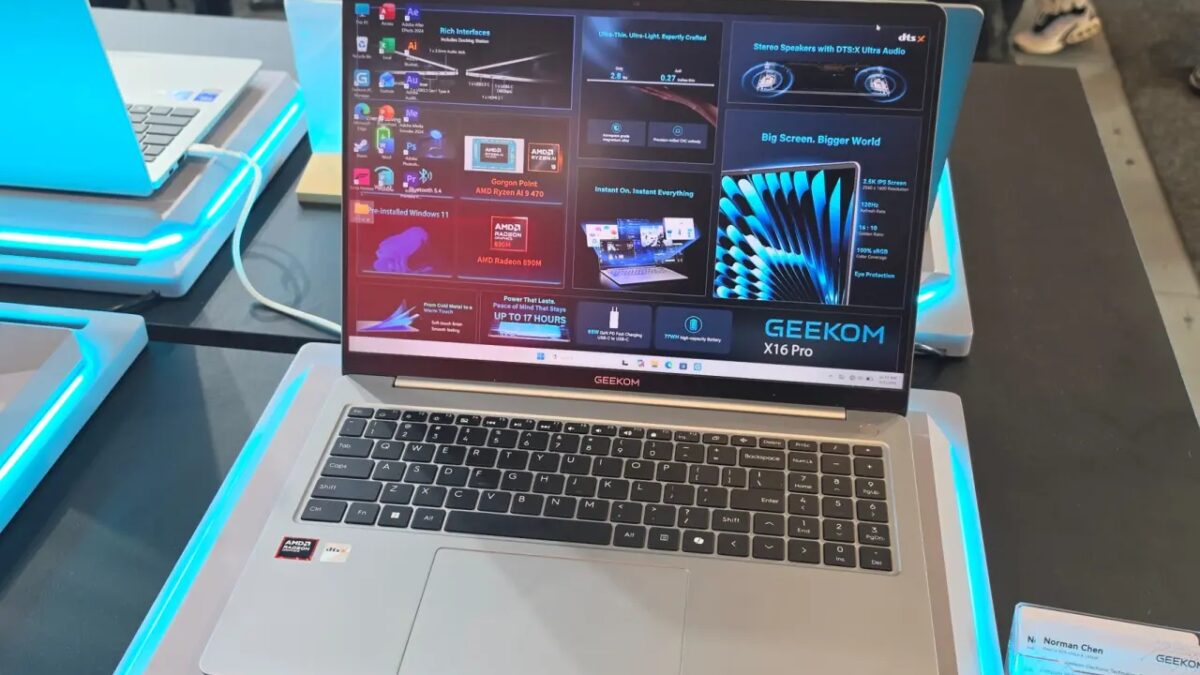 Ноутбук GEEKOM X16 Pro на выставке с дисплеем