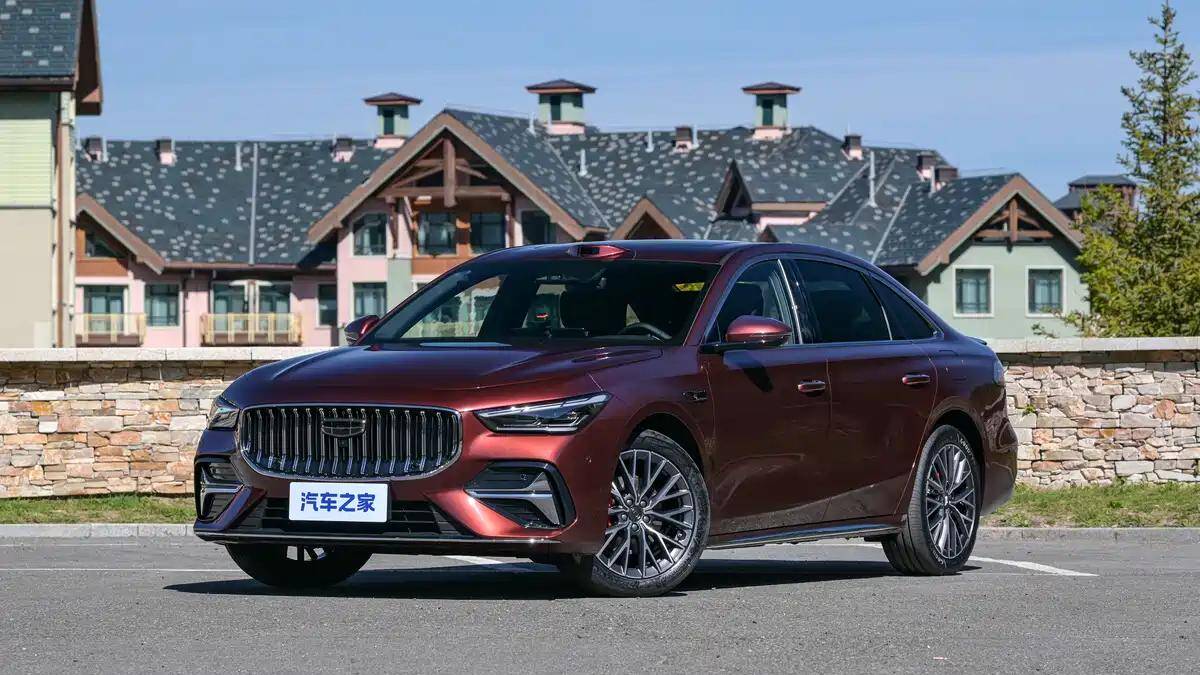 Geely Preface L Plus с гибридом и адаптивной подвеской оценили в 1,83 млн рублей 1 Geely Preface L Plus с гибридом и адаптивной подвеской оценили в 1,83 млн рублей