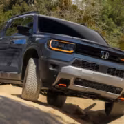 Honda Passport TrailSport получил клиренс 245 мм и обошёл 4Runner TRD 1 Хонда Паспорт TrailSport на бездорожье с большими колесами