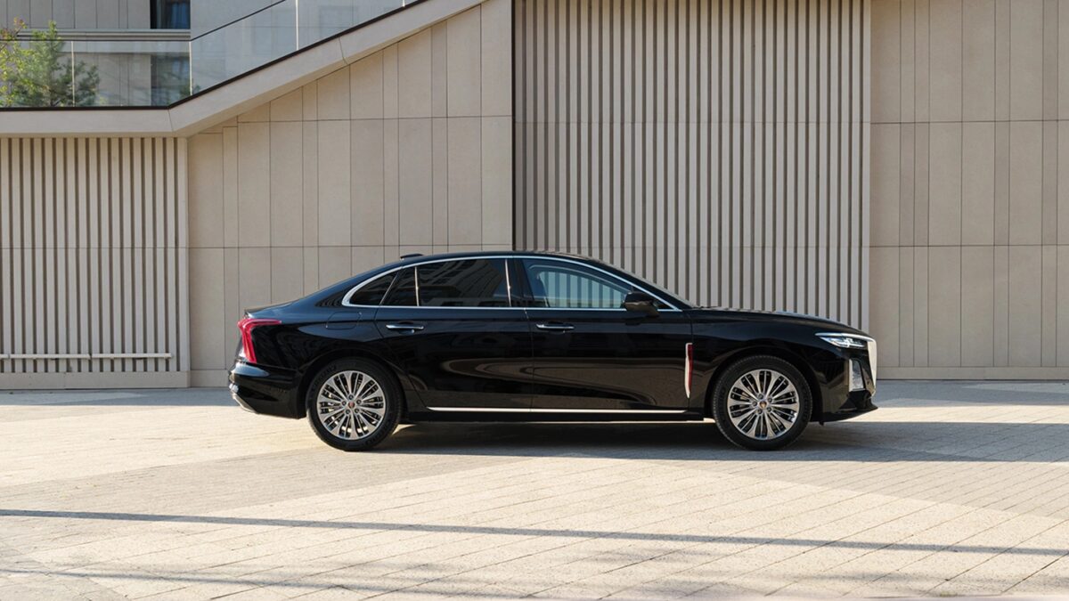 Hongqi H5 с новым салоном подорожал в России до 4,48 млн рублей 3 Л Hyatt H5 черный седан городской стиль