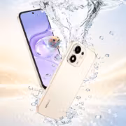 Водонепроницаемый смартфон Honor 600 Elite 5G в воде