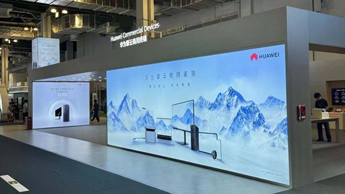 Дисплей с изображением гор и логотипом Huawei и HM650