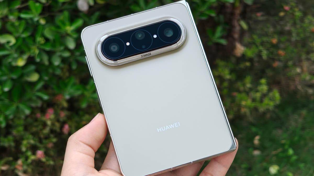 Задняя часть Huawei Pura X Max с тройной камерой