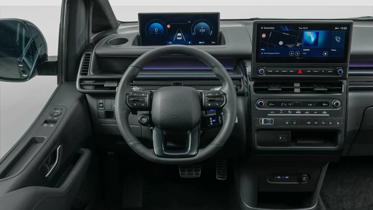 Интерьер Hyundai Staria Electric приборная панель и дисплеи