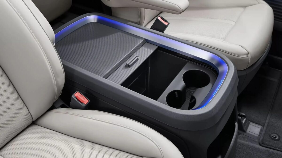 Передние сиденья Hyundai Staria Electric кожа светлое