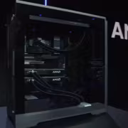 IFA 2026: AMD показала Threadripper Halo Station с 96 ядрами и двумя MI350P 1 Крупный монитор и компьютерная стойка AMD Threadripper Halo Station с 96 ядрами и двумя MI350P