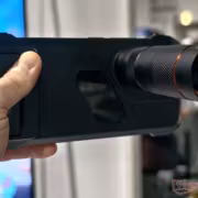 IFA 2026: Blackview Xplore 6 получил 12 000 мАч, 120 Вт и 10-кратный зум 2 Ручная рука держит Blackview Xplore 6 с черным корпусом и крупным объективом камеры