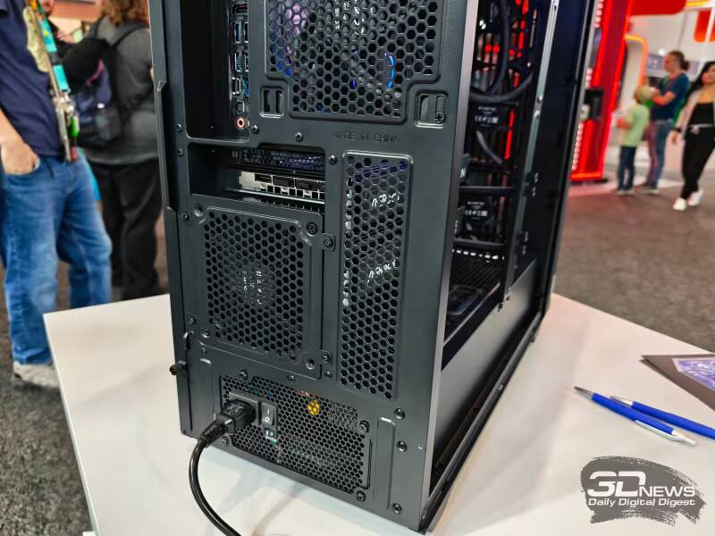IFA 2026: Chieftec показала корпус Atlas для 4 видеокарт и новые БП 2 IFA 2026: Chieftec показала корпус Atlas для 4 видеокарт и новые БП
