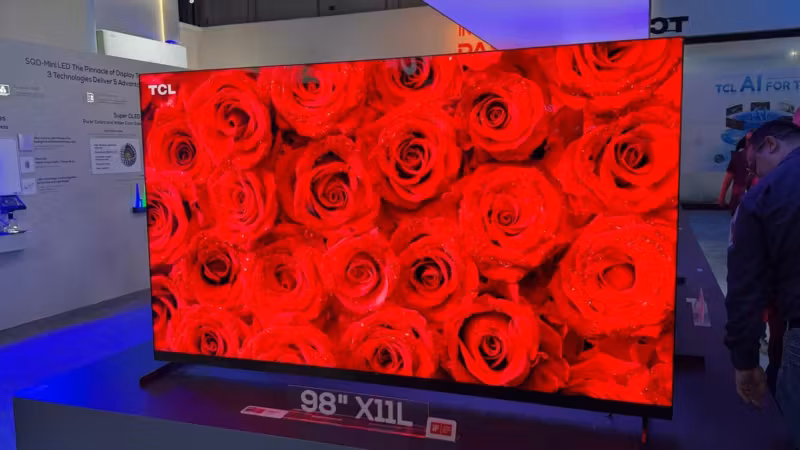 ТЕЛЕВИЗОР TCL X11L SQD Mini LED с красными розами