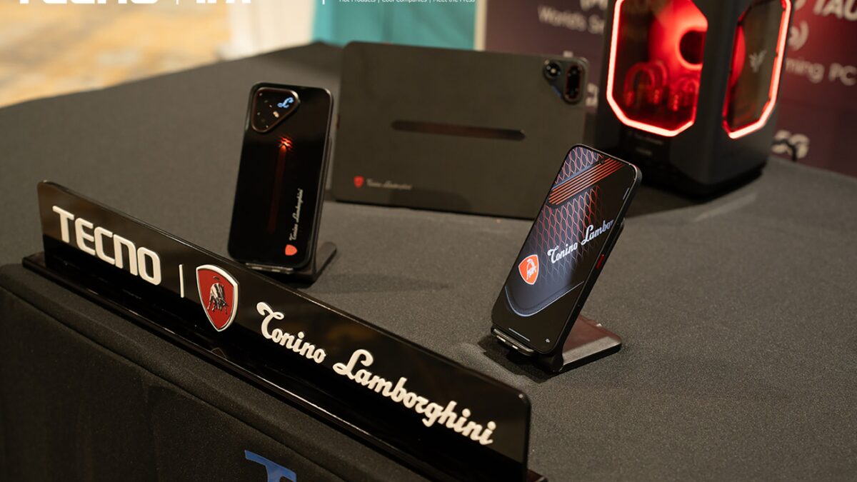 Кнопочный смартфон TECNO с дисплеем и логотипом