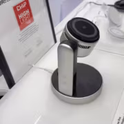 Беспроводное зарядное устройство Ugreen MagFlow с магнитной крепежной системой