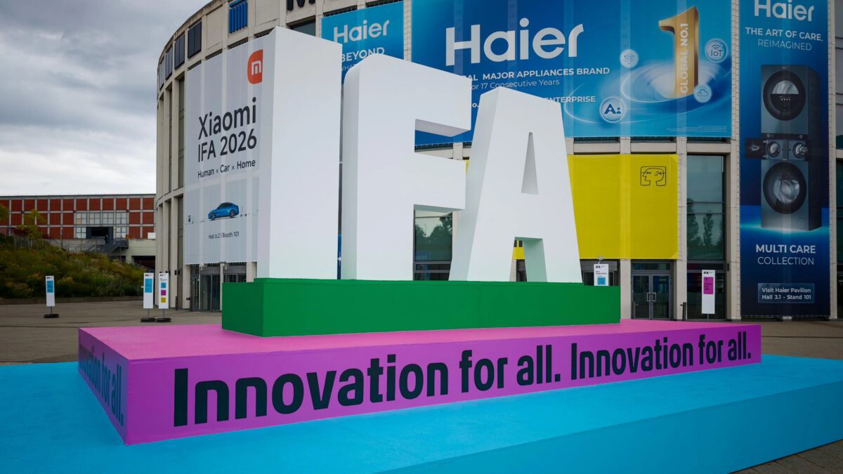 Выставочный стенд IFA 2026 с логотипом Xiaomi Dyson и Haier