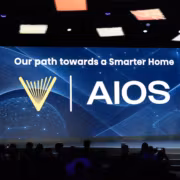 Презентация концепции умного дома Hisense V AIOS на сцене