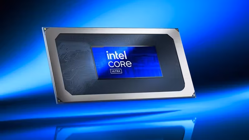 процессор Intel Core Ultra на фоне синего света