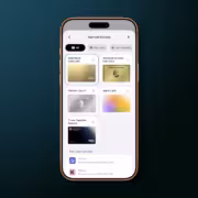 Экран iPhone с выбором вариантов оплаты Apple Pay