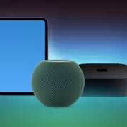 Apple TV 4K и iPad mini на фоне градиента
