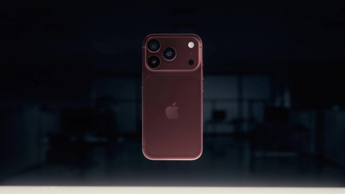 Apple представила iPhone 18 Pro и iPhone 18 Pro Max: новый цвет, изменяемая диафрагма и умная Siri 7 iPhone 18 Pro и iPhone 18 Pro Max на черном фоне