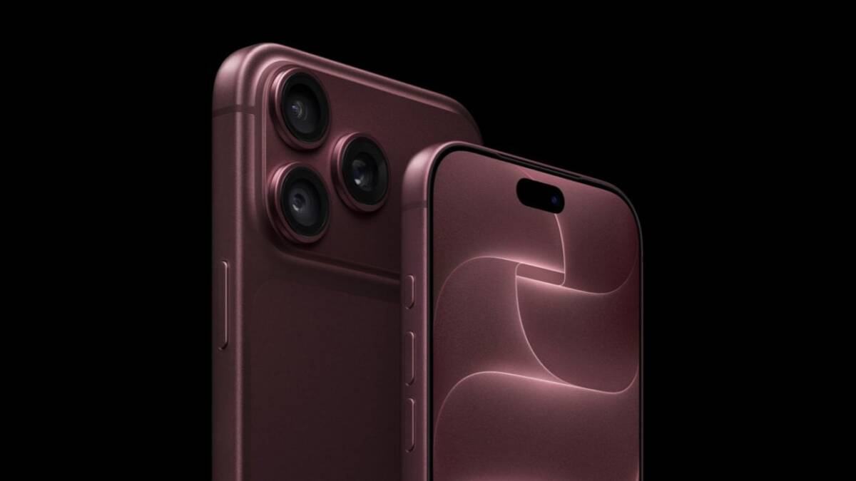 iPhone 20 Pro получит экраны до 6,96 дюйма и вырез-камеру 2 iPhone 20 Pro чёрный задний вид с тремя камерами