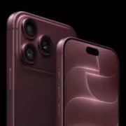 iPhone 20 Pro чёрный задний вид с тремя камерами