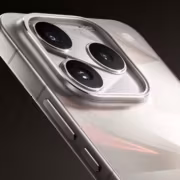 iQOO 16 получит экран Samsung M16, батарею 8400 мАч и защиту IP69 2 Камера iQOO 16 с тремя объективами и дизайном телефона