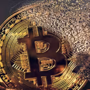 Цифровая биткоин-монета с данными о краже Bitcoin from статья