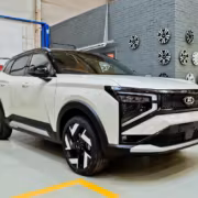 Кроссовер Lada Azimut в автосалоне