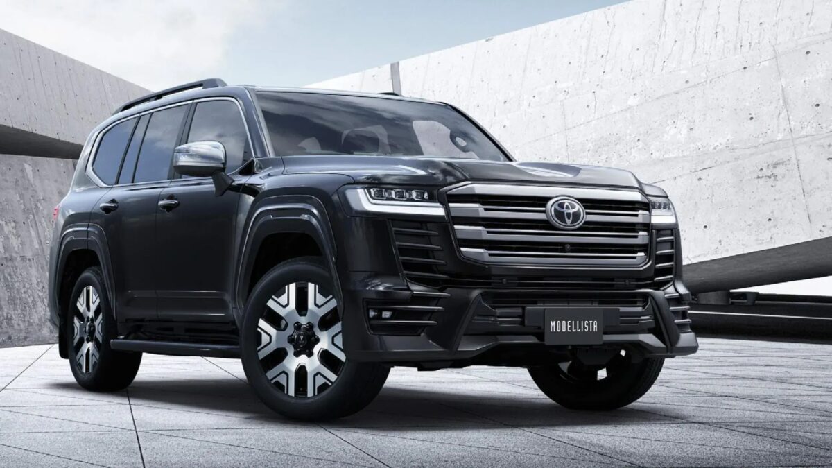 Land Cruiser 300 в Японии лишился бензинового V6 и получил гибрид на 457 л.с. 2 Черная Toyota Land Cruiser 300 экстримальный дизайн