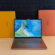Lenovo показала IdeaPad Vibe в семи цветах и с ценой от 699 долларов 1 Ноутбук Lenovo IdeaPad Vibe с открытым экраном и клавиатурой
