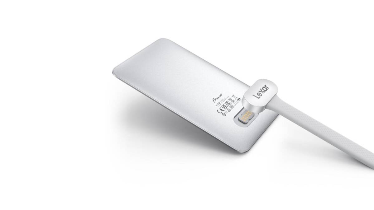 Lexar представила SSD Muse толщиной 3,8 мм и с магнитным креплением к телефону 3 Модель SSD Lexar Muse на белом фоне