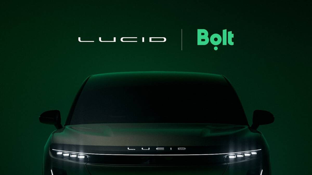Передняя часть электромобиля Lucid и Bolt без пассажиров